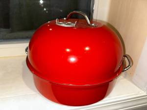 lot 154 image: Nordic Ware Stovetop Smoker