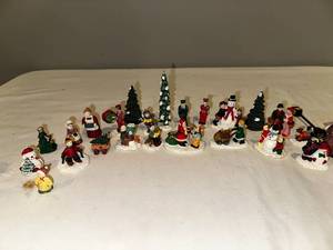 lot 170 image: Vintage Christmas Village Figurines Set