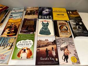 lot 200 image: Diverse Book Bundle Collection