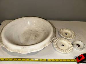 lot 203 image: W.S. George Vintage Bowl and Vintage Ashtrays