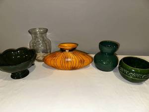 lot 205 image: Lot of 5 Decorative Vases and Bowls