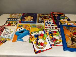 lot 209 image: Childrens Board Books Bundle