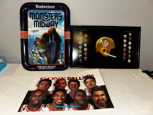lot 228 image: Chicago Bears Tray & Bulls Poster