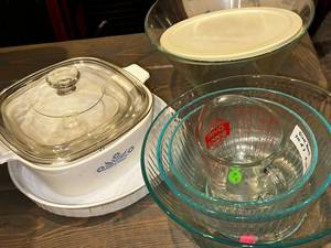lot 255 image: CorningWare & Pyrex Kitchen Set