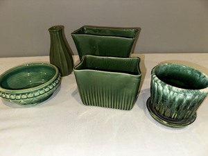 lot 50 image: Green Ceramic Planter Set