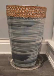 lot 268 image: Large Ceramic Planter
