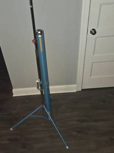 lot 270 image: Vintage Portable Projector Screen