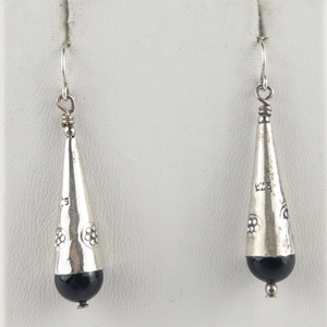 Vintage Onyx Floral Sterling Silver French Wire Dangle Drop Earrings .