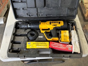 lot 3 image: DeWalt Powder Actuated Nailer
