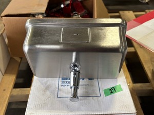 lot 29 image: Hand Soap Dispensers Quantity of 6