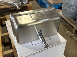 lot 28 image: Hand Soap Dispensers Quantity of 5