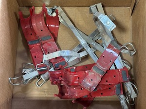 lot 53 image: Fire Extinguisher Brackets 10 Pound