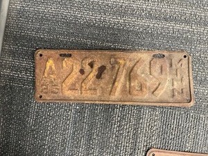 lot 3 image: 1935 Minn License Plate