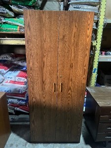 lot 24 image: Stand Up Storage Unit