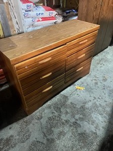 lot 20 image: 6 Drawer Dresser With Mirror