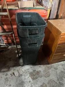 lot 21 image: 2 Garbage Cans