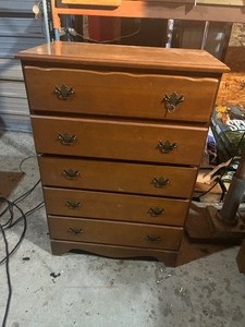 lot 15 image: 5 Drawer Dresser