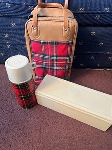 lot 64 image: Thermos and Lunch Box