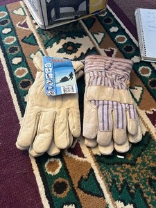 lot 65 image: 2pr of new Gloves