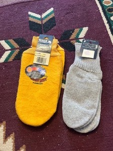 lot 66 image: New Chore Mittens with Liners