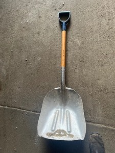 lot 75 image: Aluminum Scoop Shovel