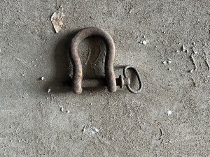 lot 76 image: Clevis with a pin