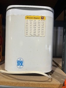 lot 46 image: Bread Maker and food steamer