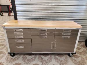 lot 1 image: Ultra Guard Rolling Work Bench