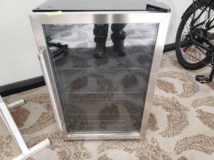 lot 12 image: Frigidaire Mini Fridge Fired up when Plugged in