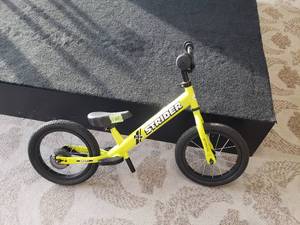 lot 15 image: Kids Strider 14X Pedal Bike