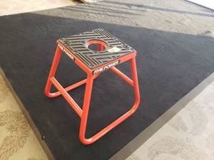 lot 27 image: Fire Power Dirt Bike Stand