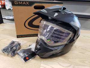 lot 33 image: Gmax Ripcord Snow Helmet with electric Heated shield - Matte BlackGray - X Large