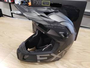 lot 35 image: FXR Clutch Helmet - Smoke - XL