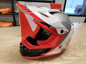 lot 39 image: LS2 Gate YOUTH Helmet - WhiteRedBlack - YOUTH Small