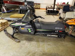 lot 126 image: Artic Cat Cougar 440 Snowmobile FOR PARTS NO TITLE Condition unknow