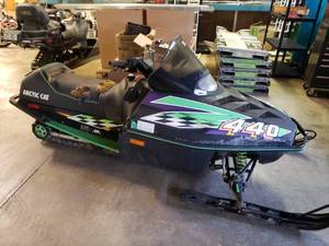 lot 128 image: Artic Cat 440 Snow Mobile FOR PARTS NO TITLE CONDIOTION OF SLED UNKNOWN