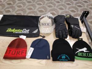 lot 178 image: Lot of gloves,  hats, and a Dakota Cat Bag