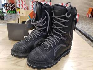 lot 187 image: Motofist Stomper 3.0 Black Boot Size 8