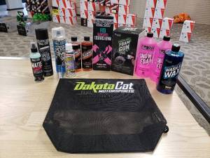 lot 195 image: Cleaning Supplies in a Dakota Cat Bag