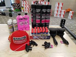lot 199 image: Cleaning Supplies for ATVUTV Dirt Bike ect...
