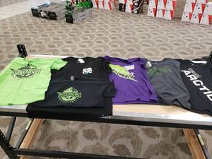 lot 204 image: XL T-Shirts
