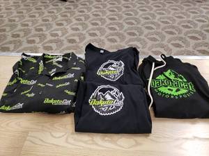 lot 213 image: 3XL and 1 4XL Dakota Cat Shirts