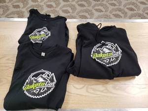 lot 214 image: 2XL Dakota Cat Shirts