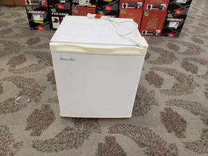 lot 217 image: Mini Fridge