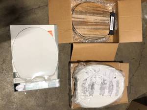 Lot of Assorted Toilet Seats Various Models and Conditions  Customer Returns See Pictures