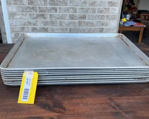 lot 3497 image: Full Sheet Baking Pans (8)