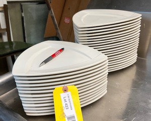 lot 423 image: Triangle China Plates