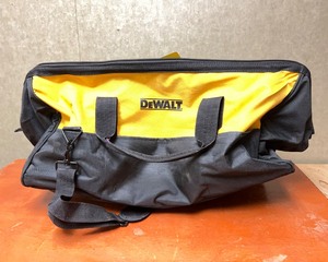 lot 462 image: Dewalt Tool Bag