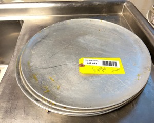 lot 441 image: 15 Inch Pizza Pans