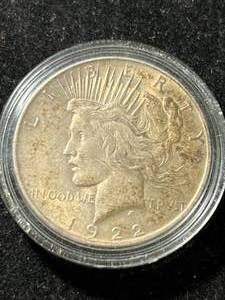 1922 US PEACE SILVER DOLLAR IN AIRTITE WITH VELCRO